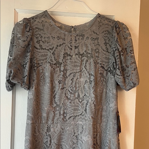 Vince Camuto Gray Lace Midi Dress with Puff Sleeves - Picture 3 of 3